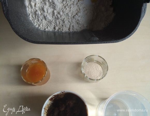 Затем — соль и оливковое масло.