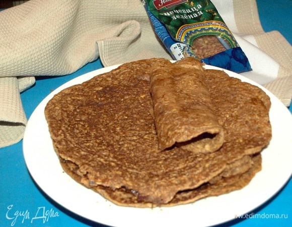 Готовые лепешки перекладываем на тарелку.