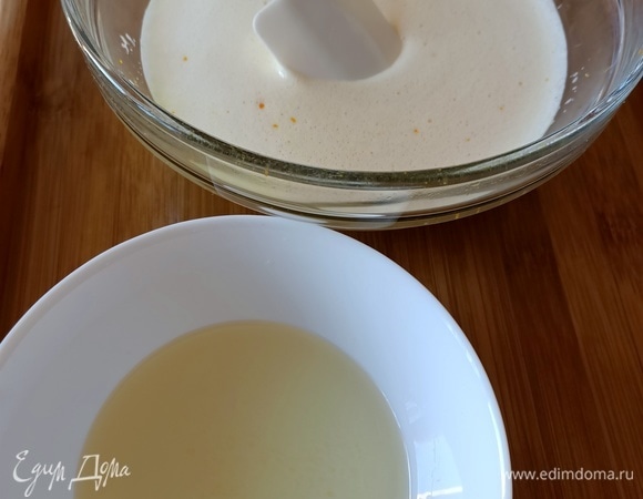 Туда же — подсолнечное масло.