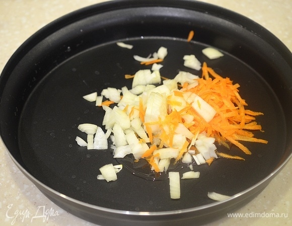 Выложите в блюдо Steam+, добавьте масло.