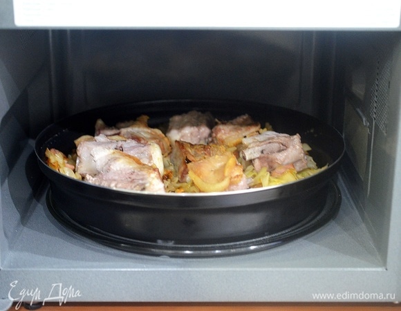 Затем снимите крышку и доведите до румяности с помощью гриля.