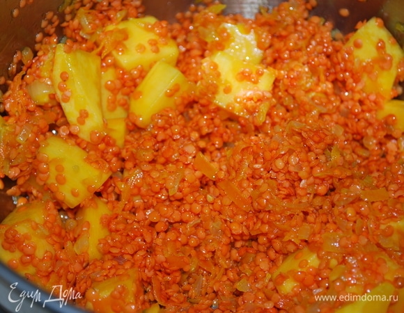 Добавьте красную чечевицу.