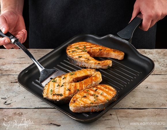 Обжарьте на гриле, перевернув один раз.