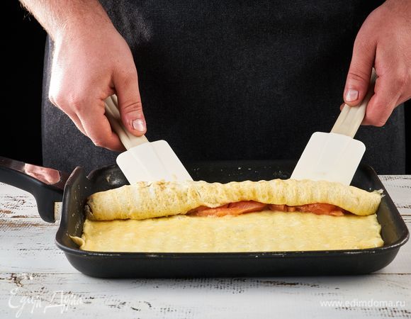 Аккуратно сверните ролл.