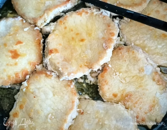 Обжарить на сильном огне буквально по две минуты с каждой стороны.