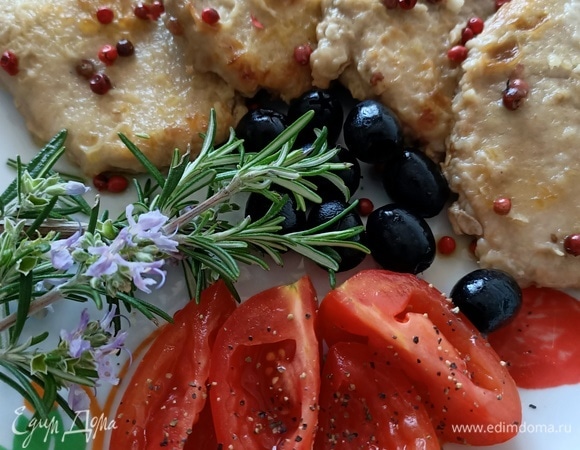 Свинина с розовым перцем готова. Подавать лучше в горячем виде с гарниром из овощей. Приятного аппетита!