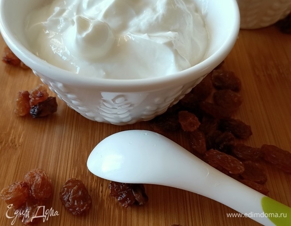 Далее — йогурт. У меня со вкусом банана, но его можно заменить на любой другой вами любимый.