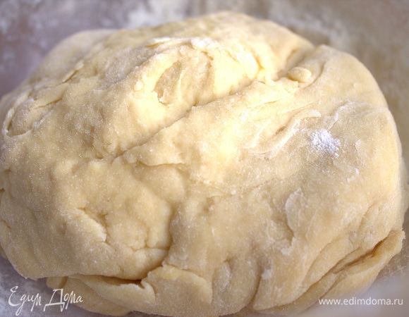 Замесить эластичное тесто.
