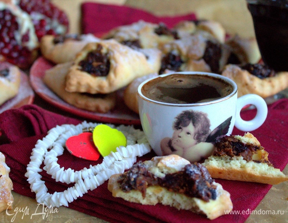 Начинка не вытекает, а стойко переносит температуру.