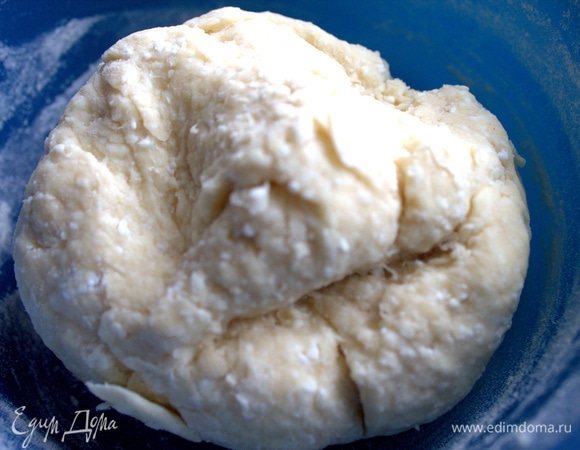 Замесить податливое тесто.