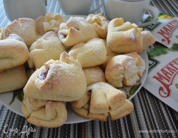 Угощайтесь, приятного чаепития!