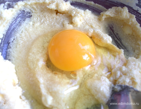 Вбить яйцо.