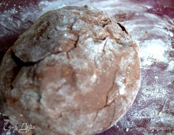 Тесто убрать в холодильник на 30 минут или дольше.