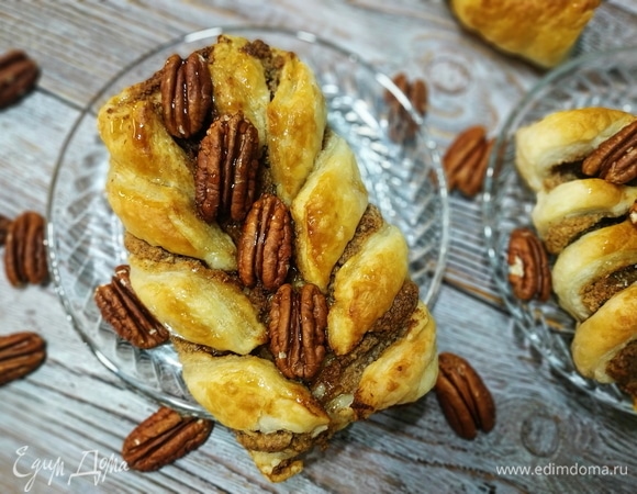 Я украсила сверху орехами и полила кленовым сиропом. Приятного чаепития.