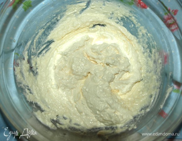 Погружным блендером соединить в однородную массу.