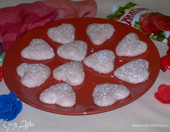 Выложить конфеты с джемом ТМ «МахеевЪ» на блюдо. Подать в качестве десерта на романтический ужин.