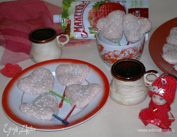 Можно в конфеты вставить палочки или шпажки, но тогда нужно подержать их подольше в холодильнике. Угощайтесь! Приятного аппетита!