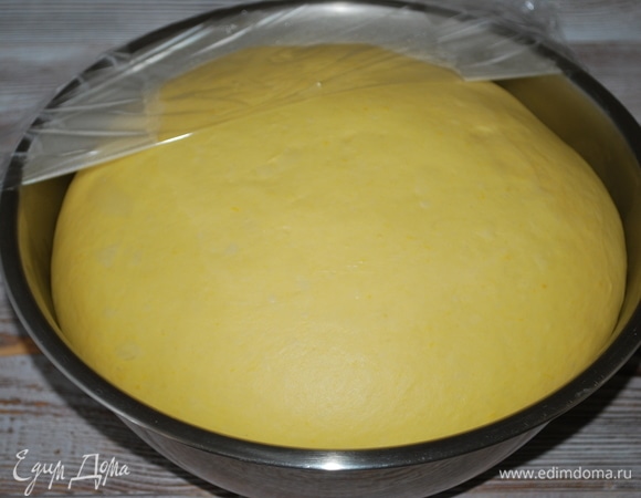 Через час тесто выглядело вот так.