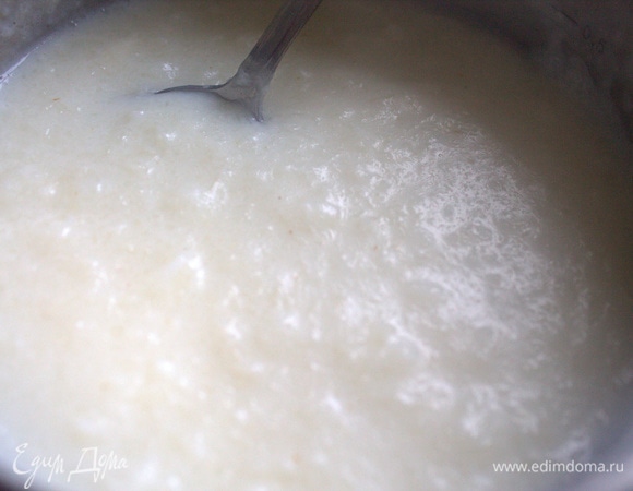 Варить с солью и сахаром до состояния каши. Сахара можете брать больше.
