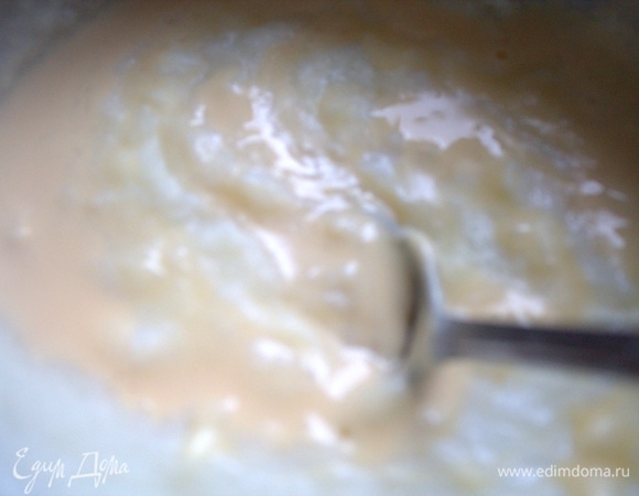 Влить в кашу.