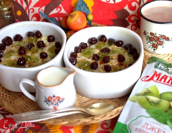 Я еще украсила вишней из варенья.