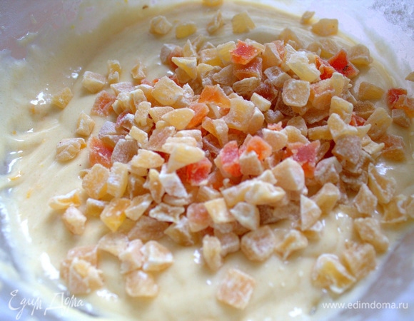 Пересыпать в тесто.