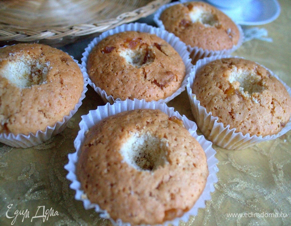 Остудить, вырезать в серединке ямку.