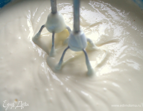Тщательно взбить миксером.