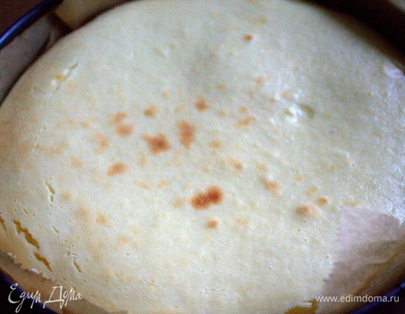 Выпекать около часа при 180°C в электрической духовке с обдувом. Горячий центр может колыхаться, как пудинг.