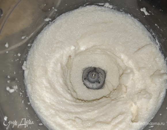 Творог пробить в блендере.