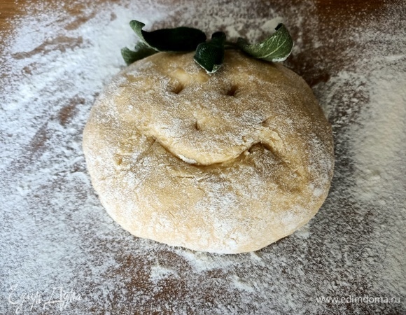 Сформировать из теста шар, завернуть в пищевую пленку. Поместить на 30 минут в прохладное место.