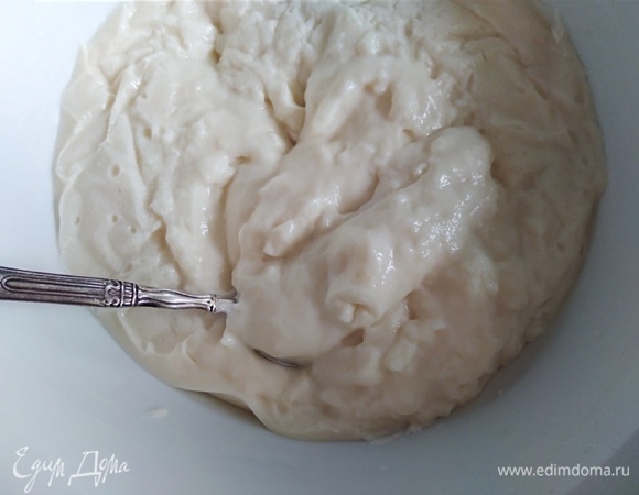 Перелить в миску и накрыть пленкой в контакт. Остудить.