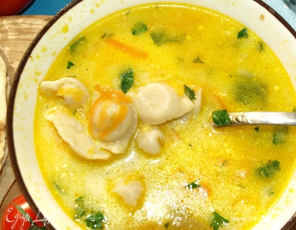 Добавляем сметану. Можно добавить йогурт или простоквашу.