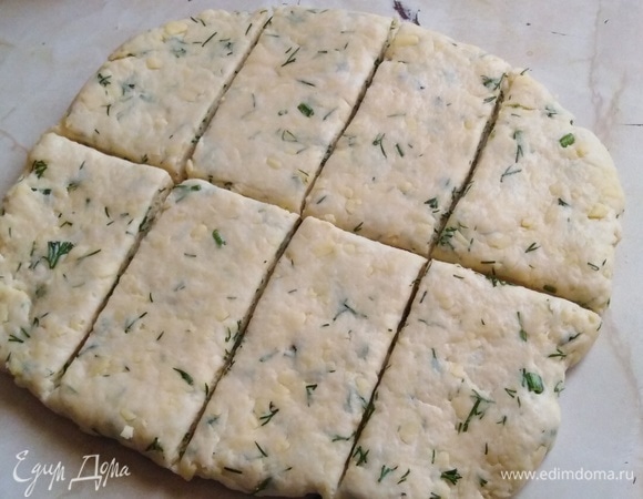 Нарезать на полоски.