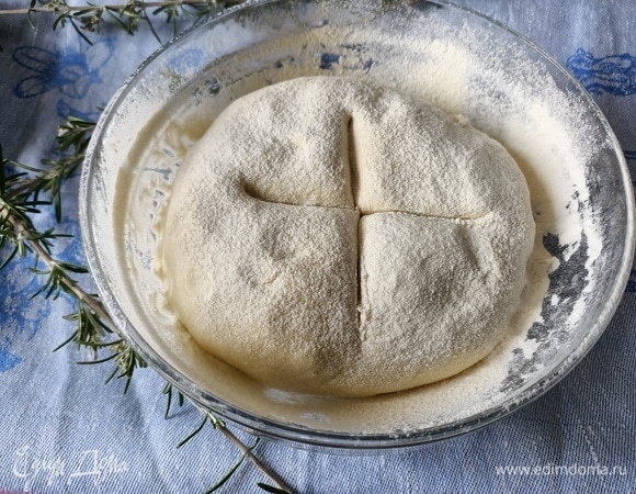 Накрыть тесто пищевой пленкой. Поставить в теплое место на 2–3 часа. Тесто должно увеличиться вдвое.
