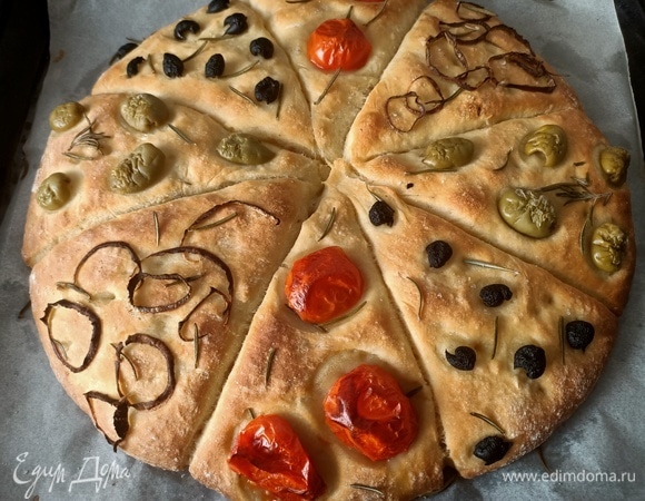 Выпекать в предварительно разогретой духовке при температуре 180°C (в статической — 200°C) 40–45 минут.