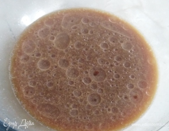 Как дрожжи заиграют, добавляем соль, сусло, растительное масло.