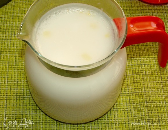 Воду довести до кипения и залить фрукты. Дать настояться 15 минут.