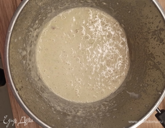 Добавляем сливки, даем им закипеть, ждем 1 минуту и убираем с плиты.