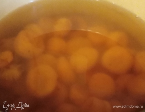 Залить литром воды. Варить с момента закипания на медленном огне в течение 30 минут. Вынуть ягоды. Пробить блендером. Соединить массу с отваром.