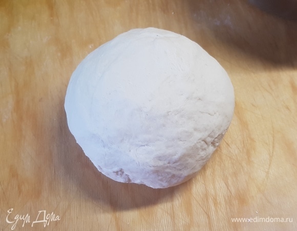 В готовую опару добавить теплую воду и теплое молоко. Все хорошо размешать. Дабавить соль и дрожжи. Постепенно всыпать всю муку и вымесить до однородности. Оставить на 1 час для подъема.