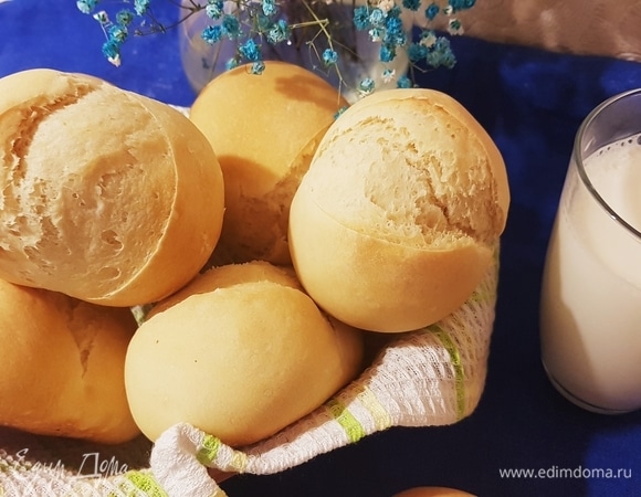 Готовые булочки накрыть полотенцем и дать им полностью остыть.