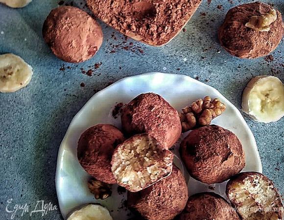 Готовые конфеты хранить в холодильнике 1 день или заморозить.