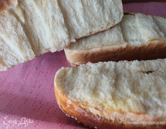 Выпекать в предварительно разогретой до 180°C духовке в течение 25–30 минут. До золотистого цвета.