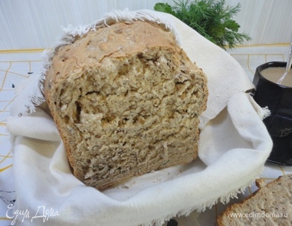 Готовый хлеб накройте полотенцем и оставьте отдыхать минимум на 4 часа.