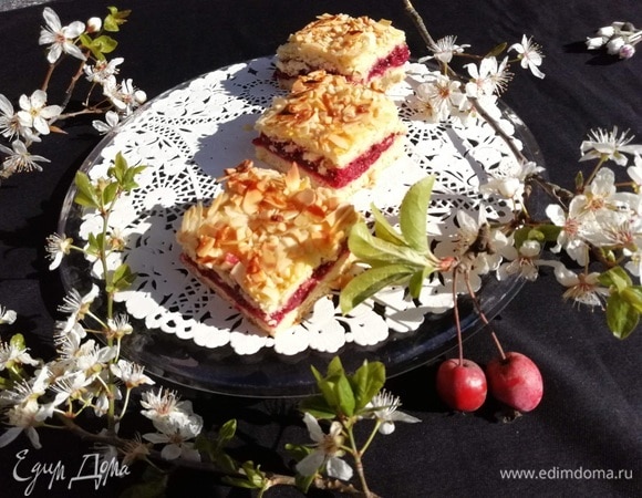 Охладить пирог желательно на решетке.