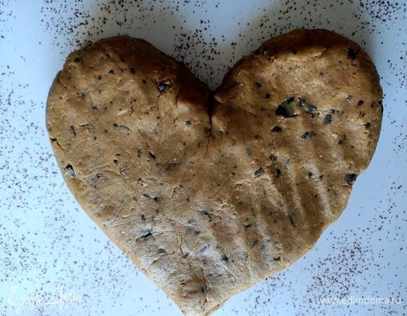 Должна получиться масса, напоминающая пластилин.