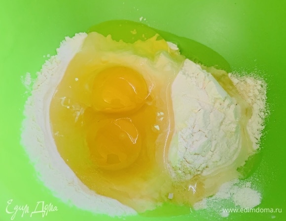 Смешиваем все ингредиенты до однородной консистенции.