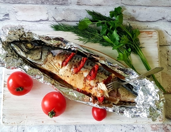 Подаем рыбку с овощами и зеленью. Приятного аппетита!