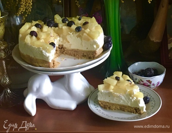 Посыпаем ягодками, отрезаем кусочек и пробуем.